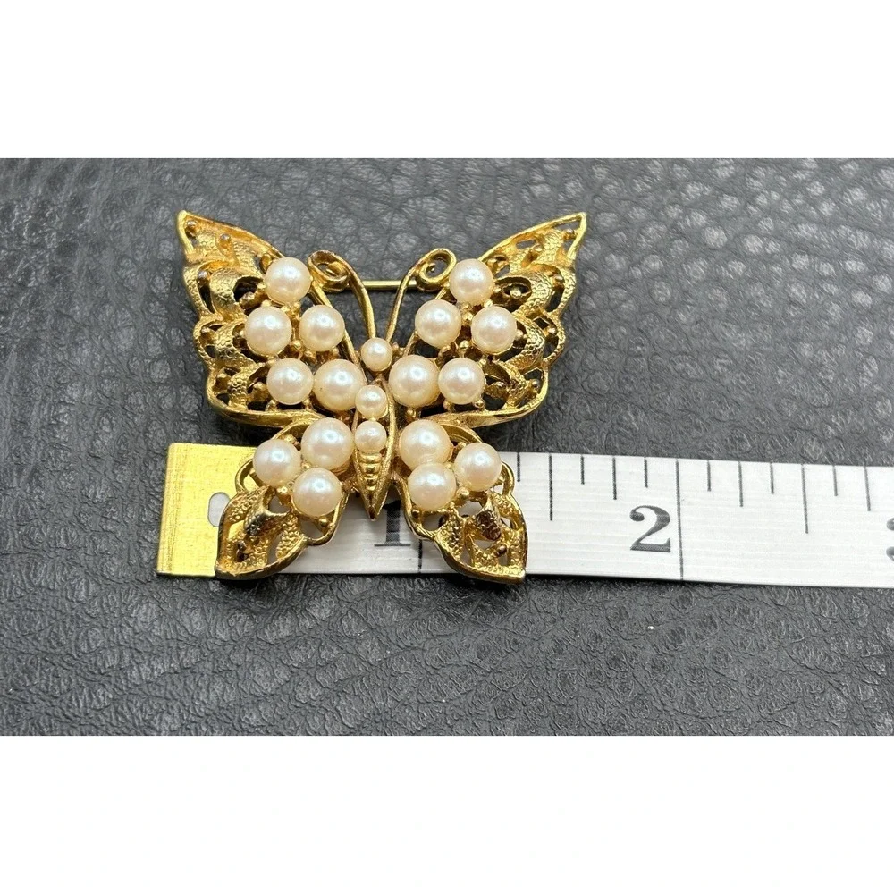 Vintage 80s Gold Tone Faux Pearl Butterfly Brooch Pin Filigree Wings